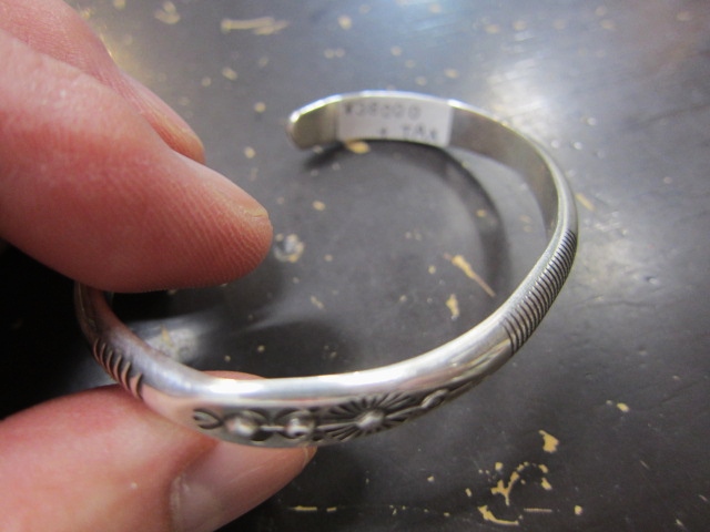 Michael Roanhorse  etc..　TOP ARTIST モノ　SILVER BANGLE！★！_d0152280_1439487.jpg