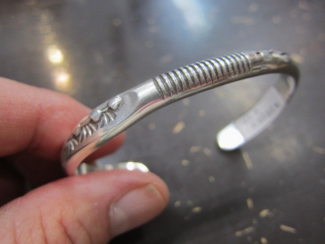 Michael Roanhorse  etc..　TOP ARTIST モノ　SILVER BANGLE！★！_d0152280_1439736.jpg