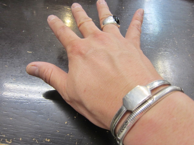 Michael Roanhorse  etc..　TOP ARTIST モノ　SILVER BANGLE！★！_d0152280_14402136.jpg