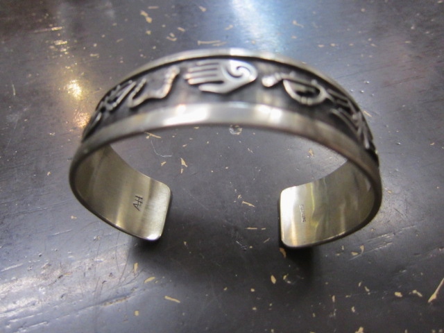 Michael Roanhorse  etc..　TOP ARTIST モノ　SILVER BANGLE！★！_d0152280_1442597.jpg