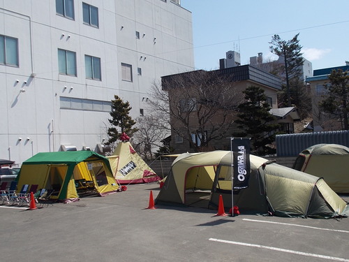 小川キャンパルのテントを展示しています_d0198793_12153240.jpg