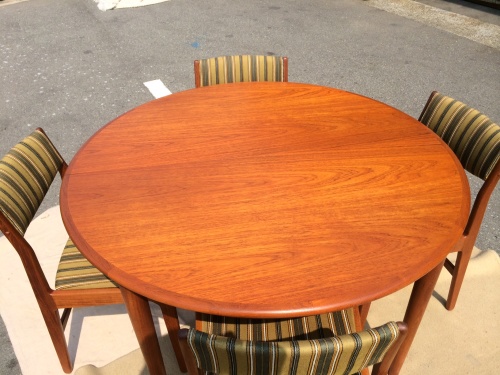 Dining Tavle & Chairs_f0326751_12325767.jpg