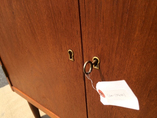 Cabinet with Key_f0326751_12480707.jpg