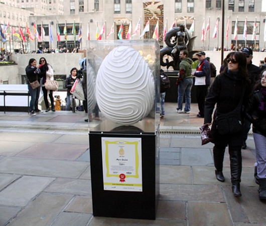 NYの街中で卵型アートのエッグハント、The Fabergé Big Egg Hunt_b0007805_1416810.jpg