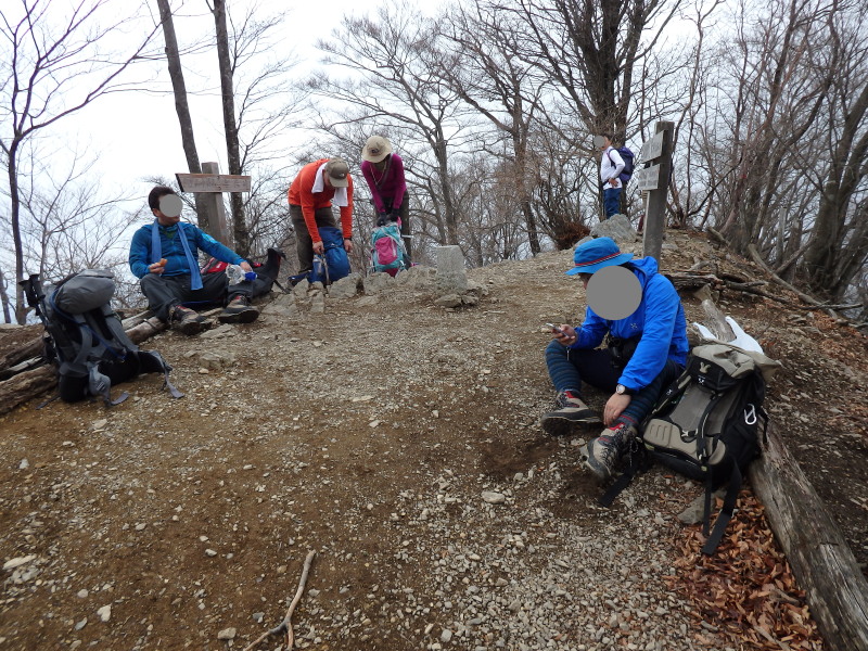 登友会～4月の月例登山＠武甲山_f0330321_22292100.jpg