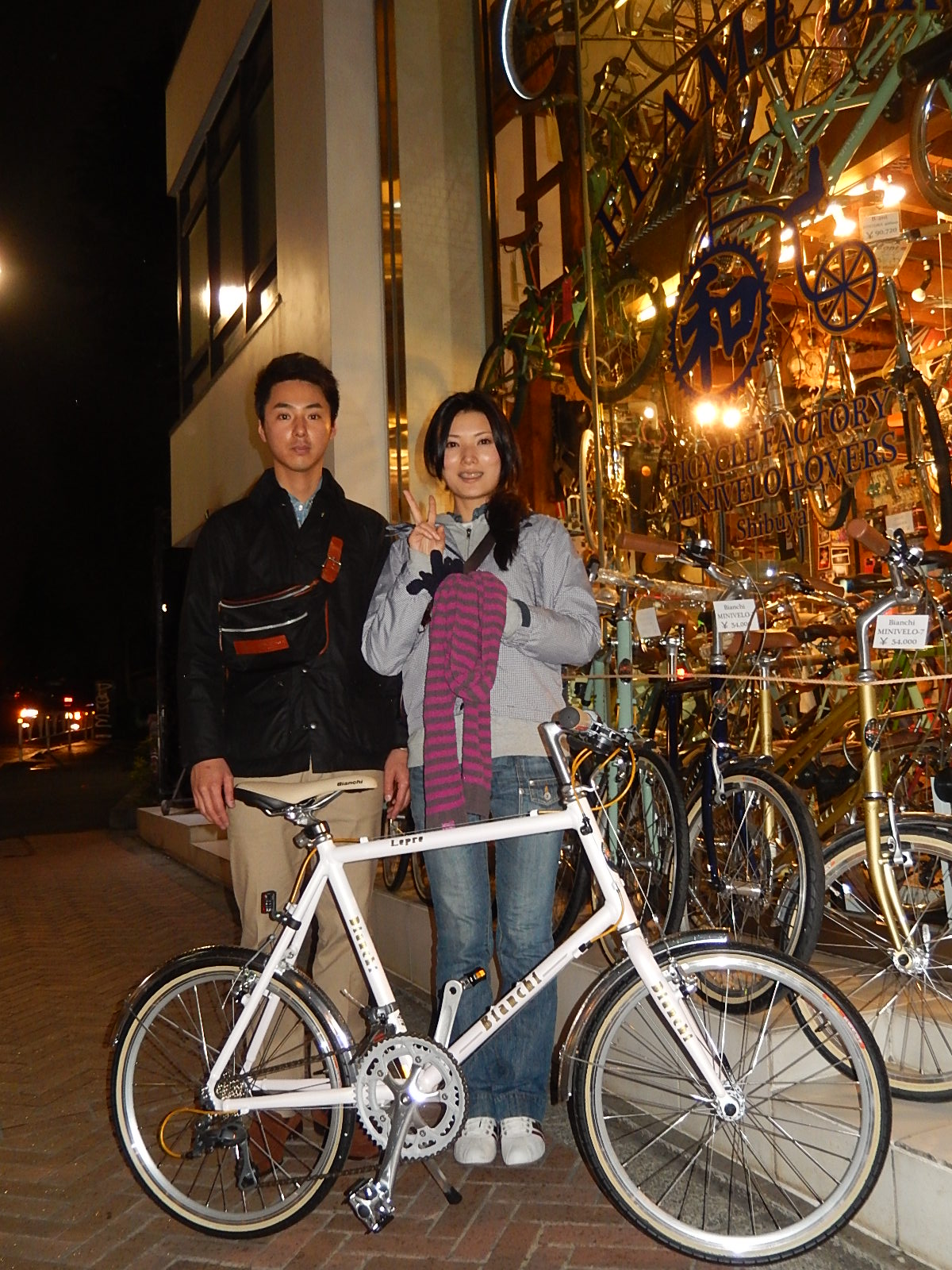 4月21日　渋谷　原宿　の自転車屋　FLAME bike前です!_e0188759_1453923.jpg