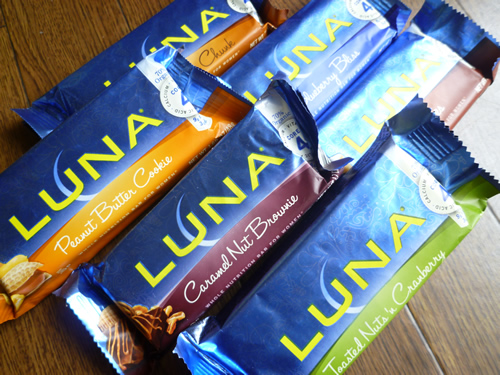Luna Bar Toasted Nuts ‘n Cranberry_c0152767_211668.jpg