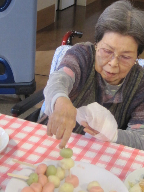 「桜餅と三色団子作り」_e0191174_11501914.jpg