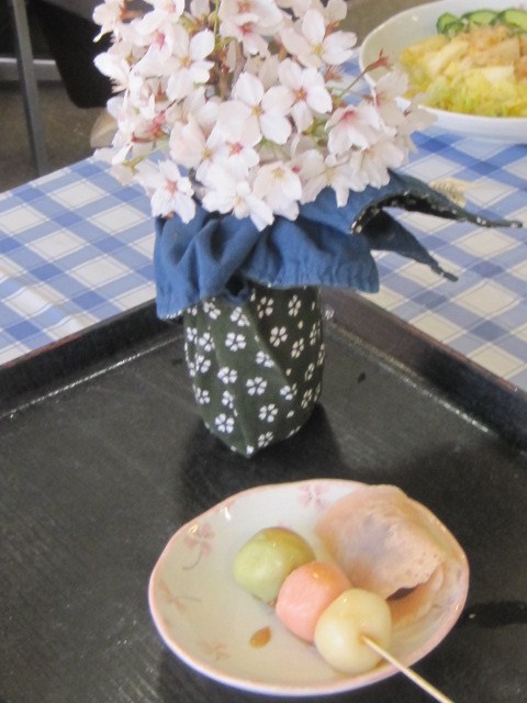 「桜餅と三色団子作り」_e0191174_11511543.jpg