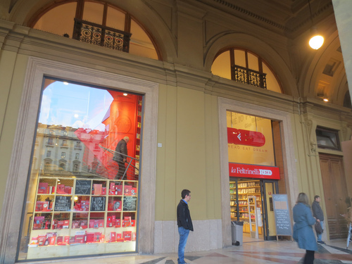 La Feltrinelli- RED@Firenzeのオープン_c0179785_1850614.jpg