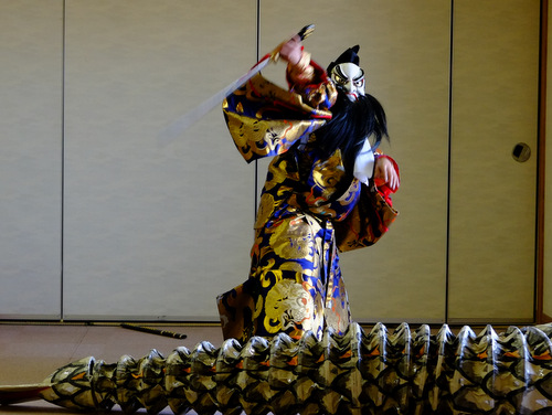 「益田・津和野の旅 荒磯温泉 荒磯館 プライベート石見神楽と神楽めし」_a0000029_20320802.jpg