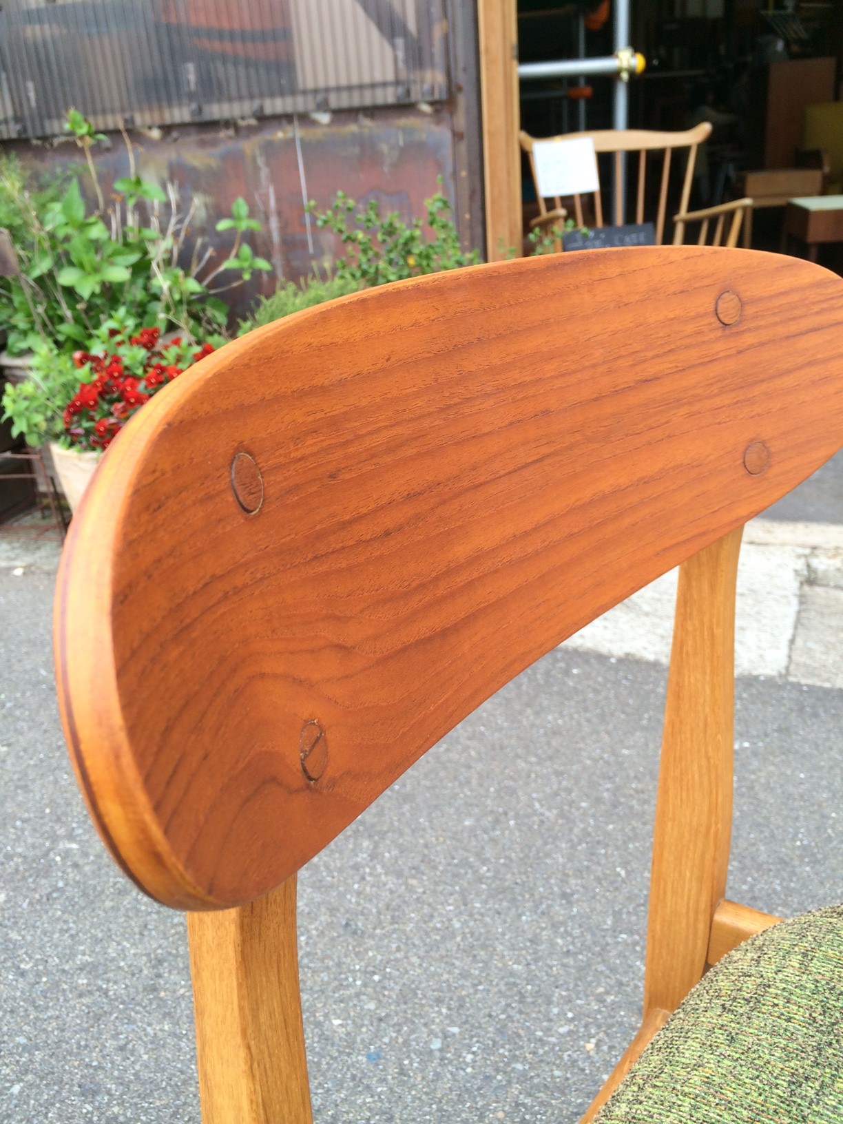 This is selling green chair singly ⇒ Thank you Sold._f0326751_15080148.jpg