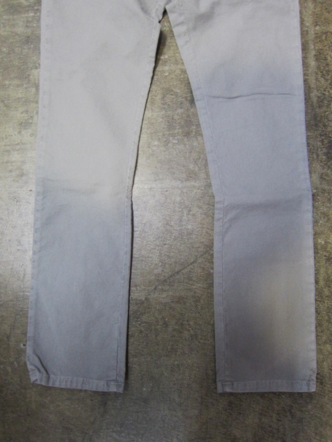 絶大なる人気定番の1本! KHAKI SLIM PANTS 。。。By NUDIE JEANS_d0152280_16274665.jpg