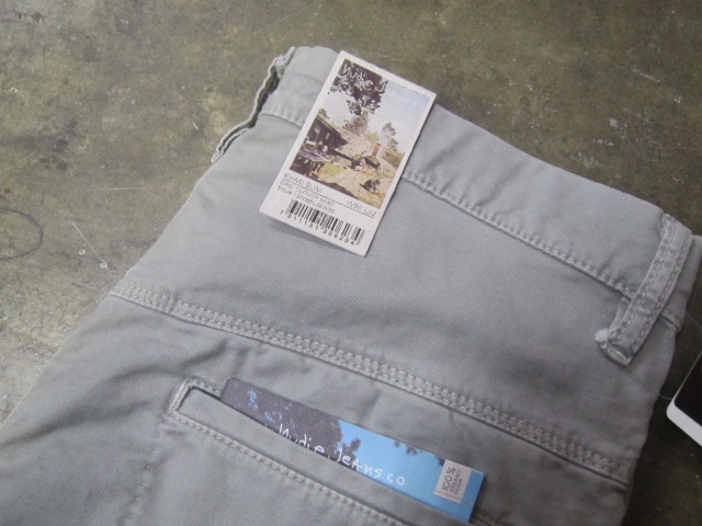 絶大なる人気定番の1本! KHAKI SLIM PANTS 。。。By NUDIE JEANS_d0152280_16275562.jpg