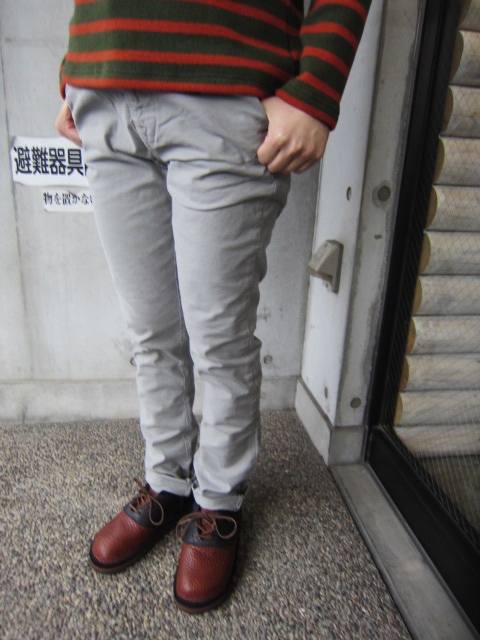 絶大なる人気定番の1本! KHAKI SLIM PANTS 。。。By NUDIE JEANS_d0152280_16303123.jpg