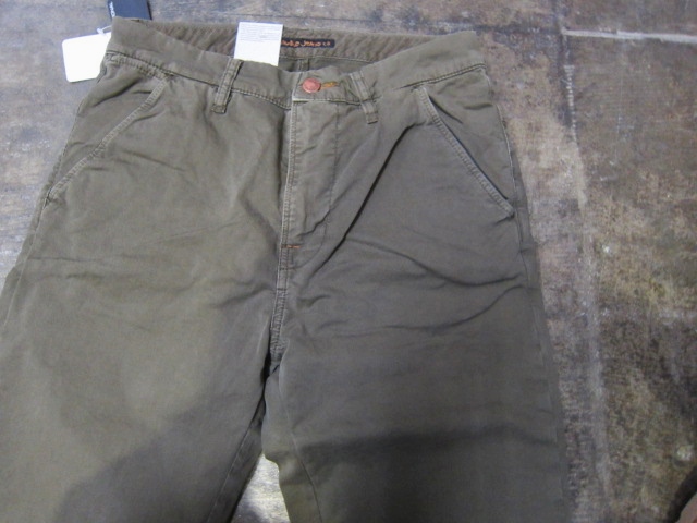 絶大なる人気定番の1本! KHAKI SLIM PANTS 。。。By NUDIE JEANS_d0152280_16373023.jpg