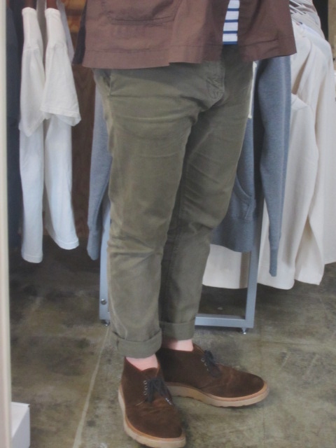 絶大なる人気定番の1本! KHAKI SLIM PANTS 。。。By NUDIE JEANS_d0152280_1639460.jpg