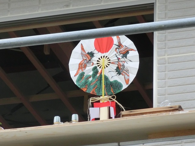 近頃では珍しい? 大勢の皆さんが集まった「上棟式と投げ餅」_f0141310_729860.jpg