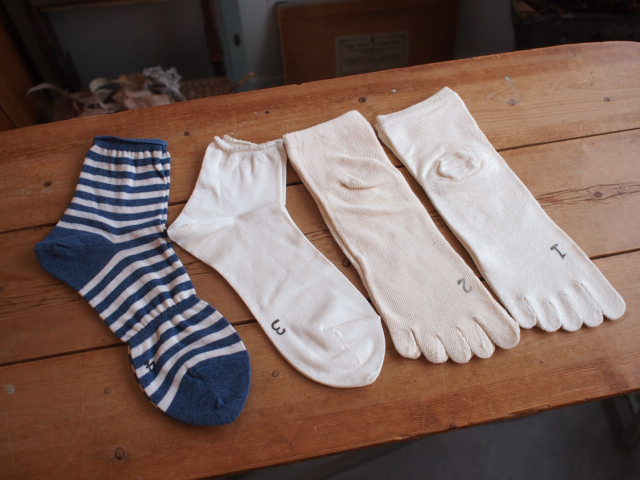 フックとランタンと冷えとりソックス。_a0164280_16464979.jpg