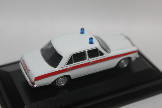 1/87 Schuco Mercedes-Benz 200/8 Limousine EMERGENCY MODEL #2_b0285587_7441131.jpg