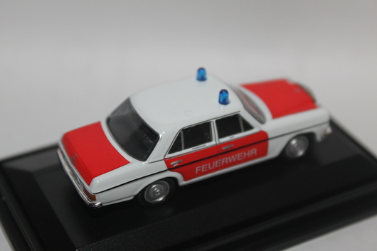 1/87 Schuco Mercedes-Benz 200/8 Limousine EMERGENCY MODEL #2_b0285587_745137.jpg