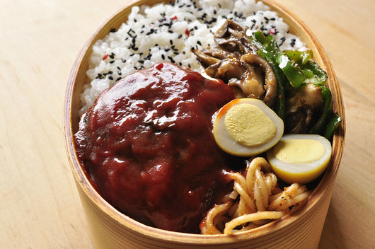 野球の事 ハンバーグ弁当_b0171098_8553973.jpg
