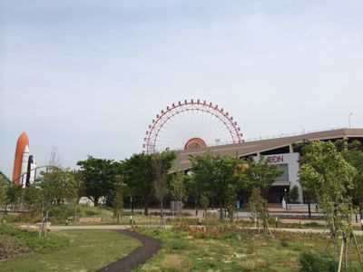 八幡東イオンの前の公園で食事しました。_b0161073_1510876.jpg