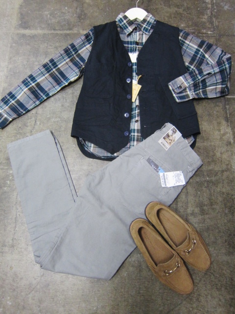 絶大なる人気定番の1本! KHAKI SLIM PANTS 。。。By NUDIE JEANS_d0152280_257080.jpg