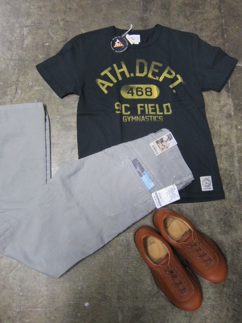 絶大なる人気定番の1本! KHAKI SLIM PANTS 。。。By NUDIE JEANS_d0152280_2571084.jpg