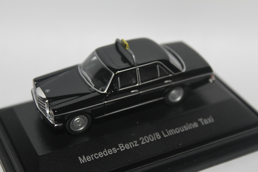 1/87 Schuco Mercedes-Benz 200/8 Limousine WORKING MODEL_b0285587_5285724.jpg