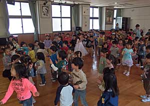 お誕生日会がありました♪_e0325335_1492783.jpg