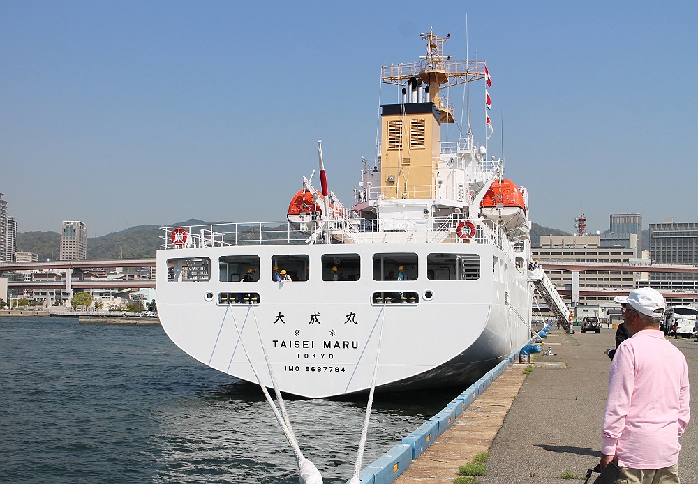 神戸港に四代目の新しい大成丸が初入港した！_c0041039_1727556.jpg