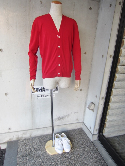 今時期に◎ 続きましてのHiゲージなREDカーデ。。。By Traditional Weather Wear_d0152280_23161276.jpg