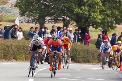 日本大学自転車競技部・岡本隼(おかもと はやと)選手を金栄堂サポート！_c0003493_1252355.jpg