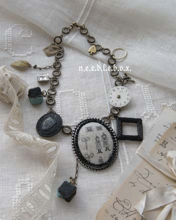 ＋Necklace＋Brooch＋Box＋Square＋　_b0166562_20103349.gif