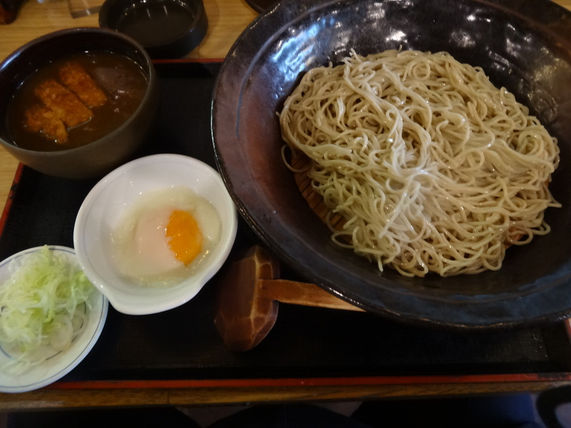 千葉市内で２４時間営業の饂飩屋さん、この日はカレーつけ蕎麦です。_c0225997_1833432.jpg