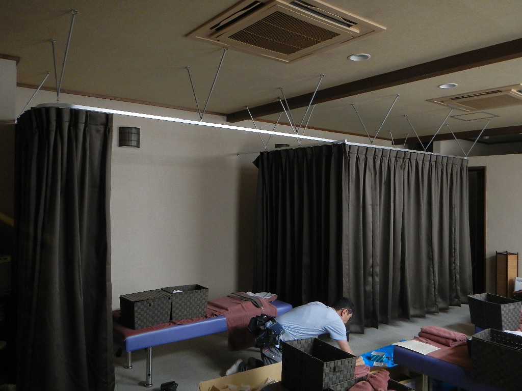 間仕切りカーテン_e0243413_16151813.jpg