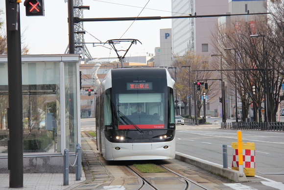 北陸へ撮影行　2014.04.12～13　その7　富山ライトレール_d0187275_1655324.jpg