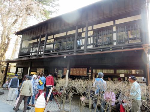 【北東北桜追い旅⑥】角館の枝垂れ桜と稲庭うどん_c0042960_16332244.jpg