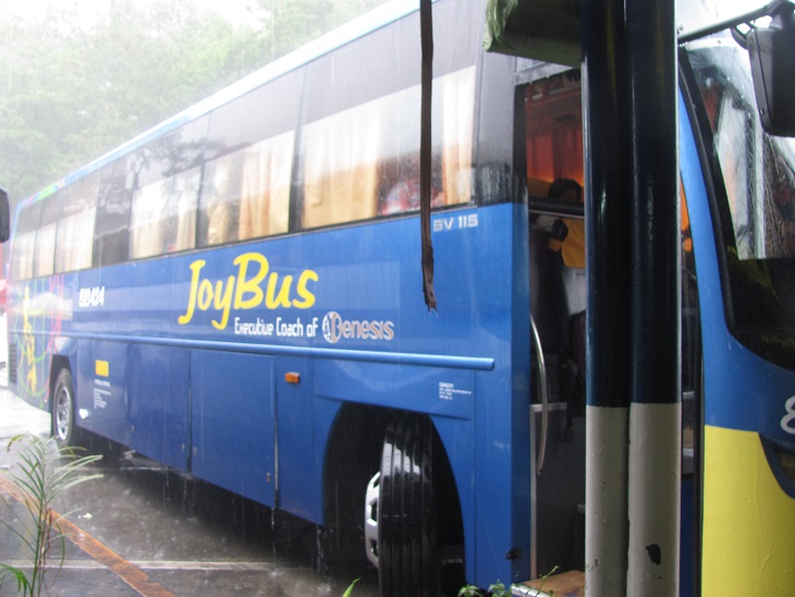 バギオからマニラ空港へ直行便　JOY BUS　デラックス　－　タクシー乗換不要_b0089690_1541197.jpg