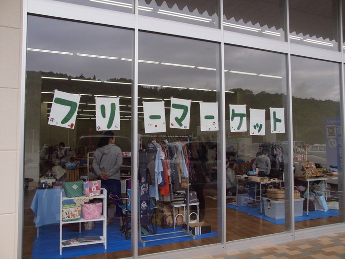 フリーマーケット_c0116915_2337039.jpg