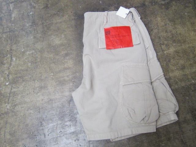 今季の本命★ SHORTS の1つ。。。Kato BASIC ・・・ Natural CARGO SHORTS!♪! _d0152280_3451563.jpg