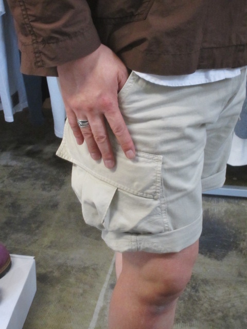 今季の本命★ SHORTS の1つ。。。Kato BASIC ・・・ Natural CARGO SHORTS!♪! _d0152280_3551813.jpg