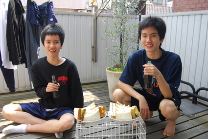 ベランダでランチタイム!_d0127925_10422546.jpg