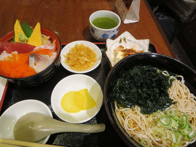 【北東北桜追い旅⑯】新青森駅「あおもり旬味館」で3時間_c0042960_18183068.jpg