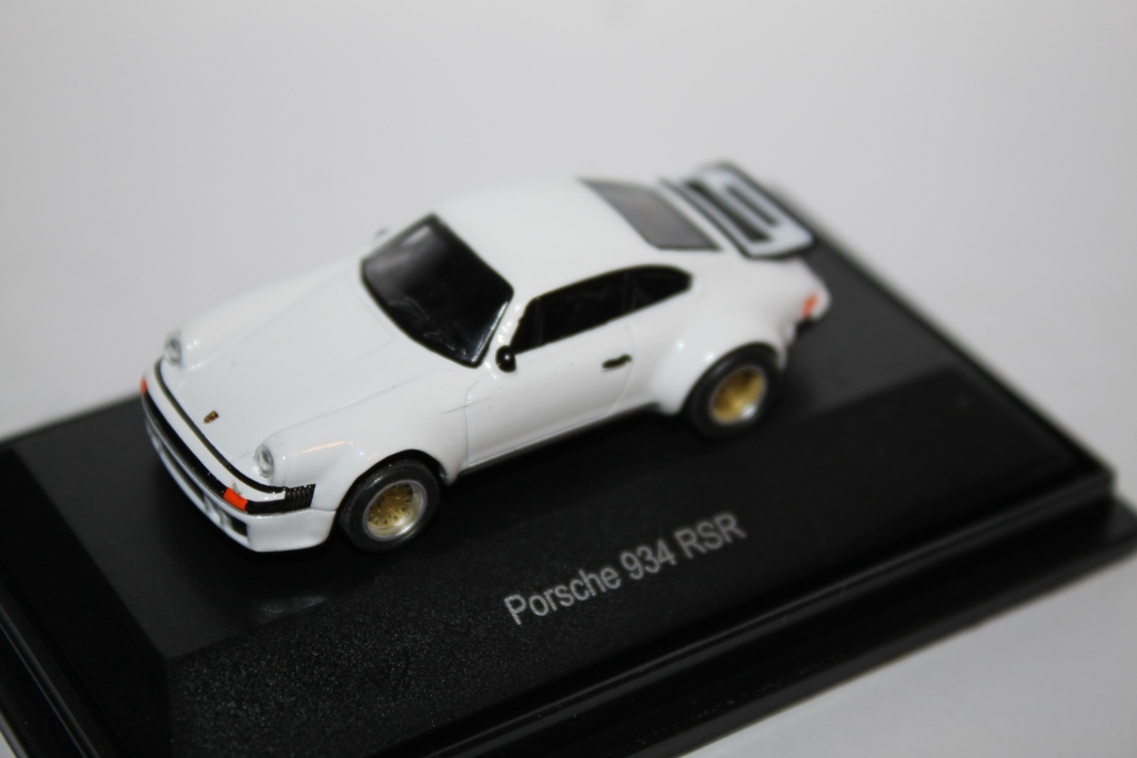 1/87 Schuco PORSCHE 934 RSR_b0285587_5425820.jpg