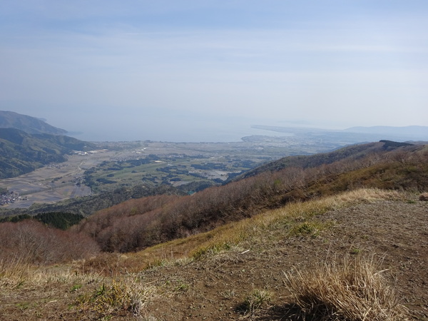 比良山系「赤坂山」（その２）：稜線歩きとカタコン（ｶﾀｸﾘｺﾝﾃｽﾄ）撮影に夢中になる方々_c0066176_2373187.jpg