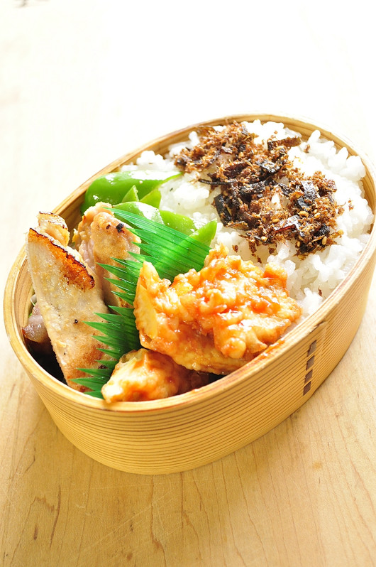 豚味噌漬け弁当_b0171098_8213024.jpg