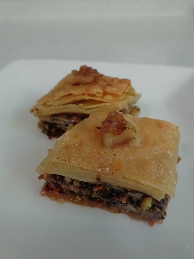 盛り上がった Baklava / バクラヴァ 作り_a0279116_201553.jpg