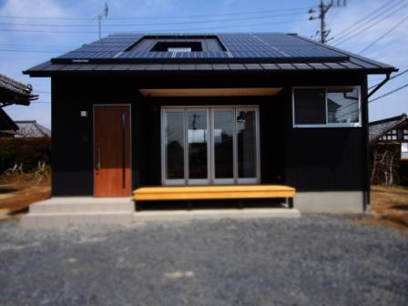 家族3人が暮らす小さな家 亀山建築から発信するすまいる情報 家族3人が暮らす小さな家 亀山建築から発信するすまいる情報